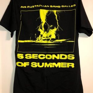 Five Seconds of Summer concert t-shirt.